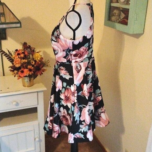 Papaya Ponte Floral Dress - Picture 2 of 11